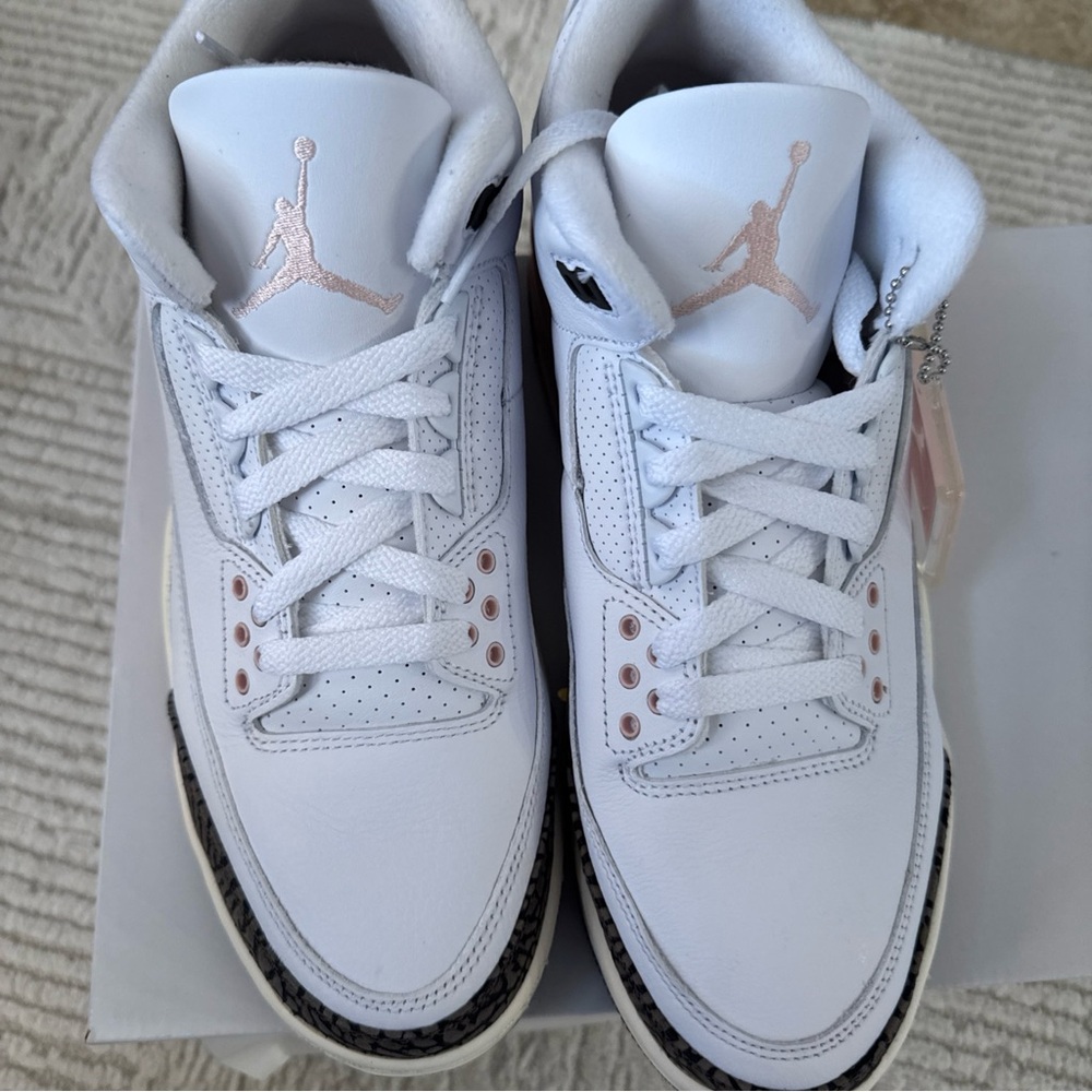 Jordan Women's Sneakers in White and Pink